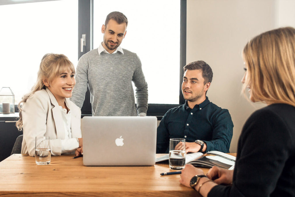 Gruppengespräch | Namox - Ihre Amazon SEO Agentur